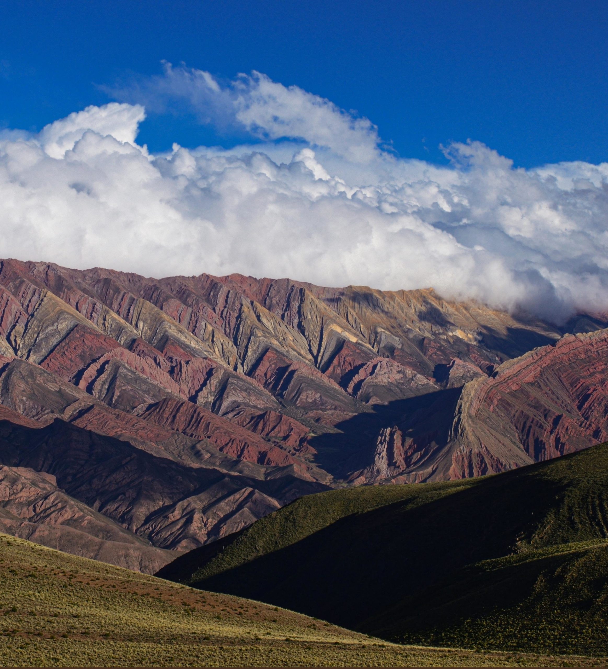 rondreis Argentinië, Quebrada de Humahuaca, heuvel van de 7 kleuren met landschap