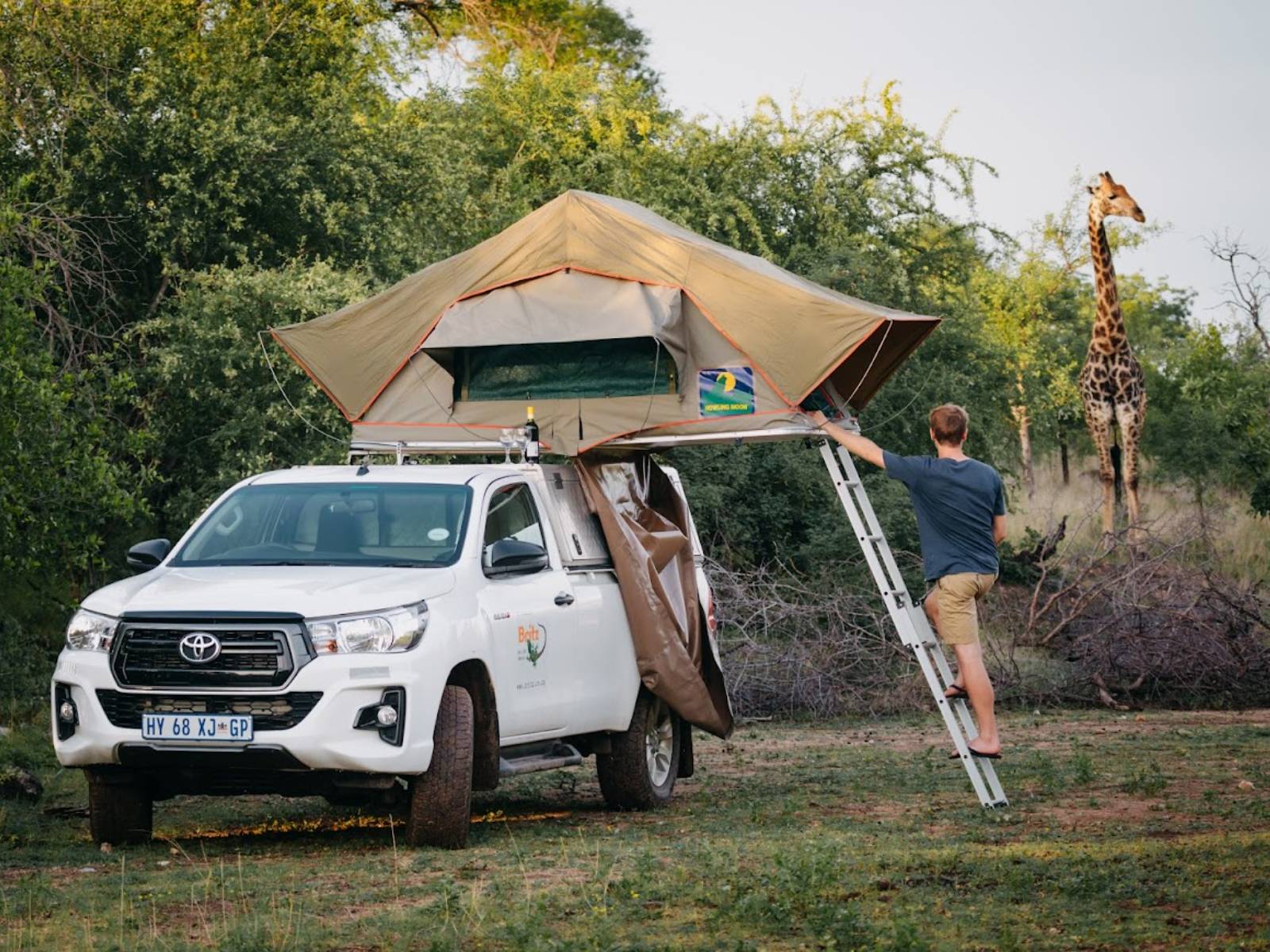 In een 4WD met daktent door Namibië