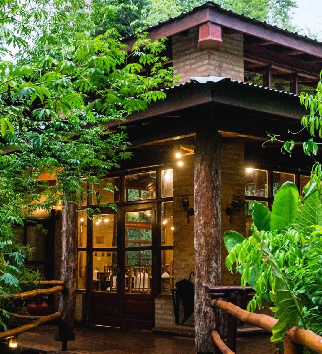 Rondreis Argentinie, Puerto Iguazu, La Aldea de la Selva - buitenaanzicht