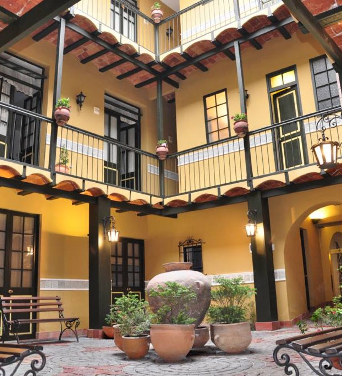Rondreis Bolivia, La Paz, Hostal Naira buitenaanzicht Rondreis Bolivia, La Paz, Hostal Naira buitenaanzicht