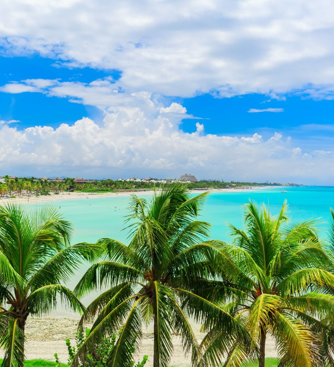 Rondreis Cuba, Varadero, strand met palmbomen Rondreis Cuba, Varadero, strand met palmbomen