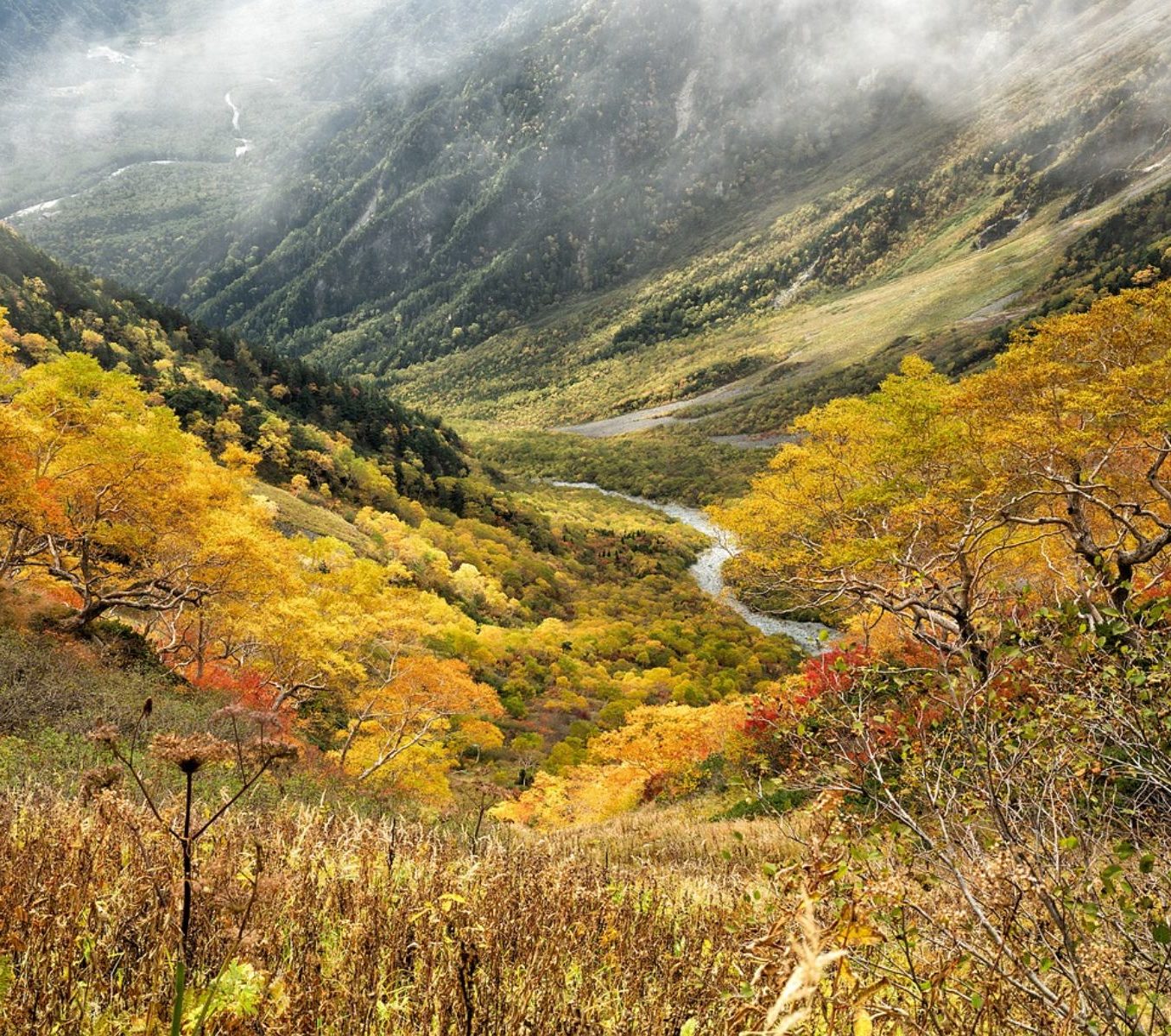Rondreis Japan, Japanse Alpen, Mount Hotaka met rivier