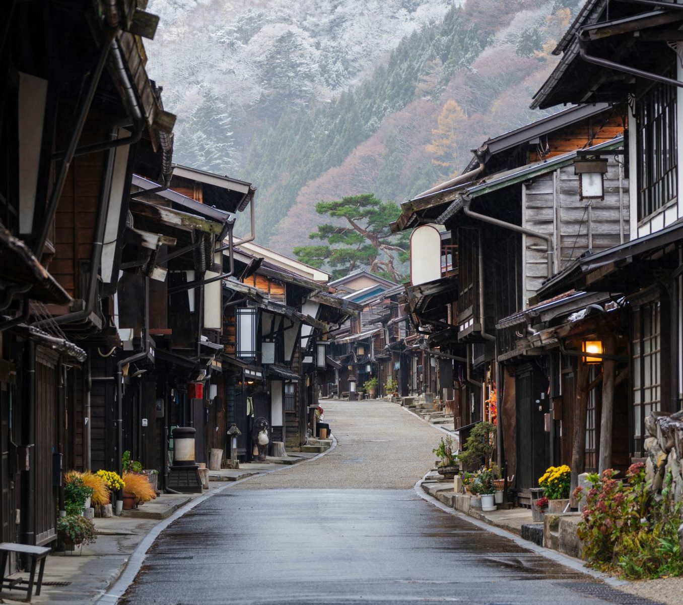 Rondreis Japan, Kiso-Fukishima, Narai-juku, pad met huizen