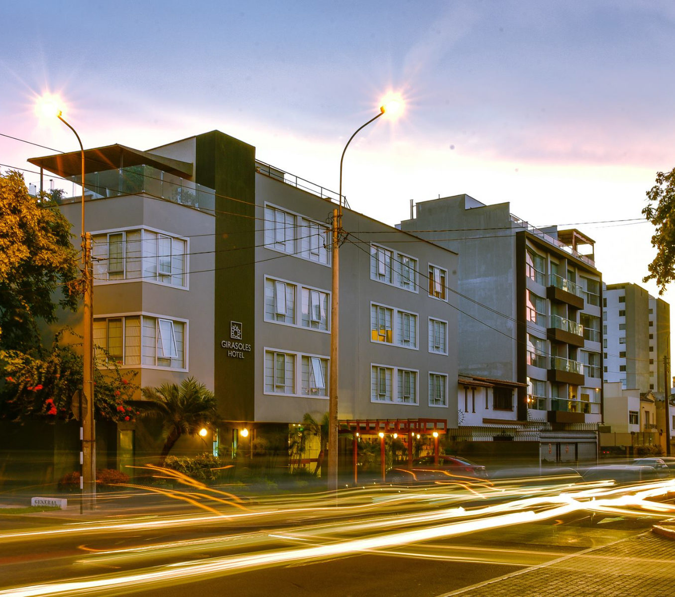Rondreis Peru, Lima, Girasoles Hotel - buitenaanzicht