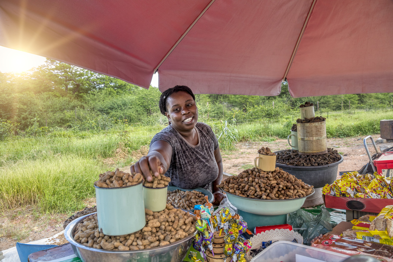 Rondreis Botswana, vrouw op een lokale markt