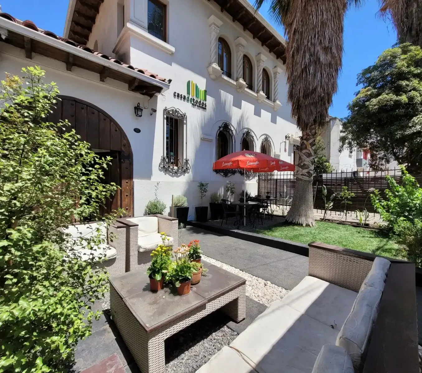 rondreis chili, santiago de chile, casa de todos - buitenaanzicht