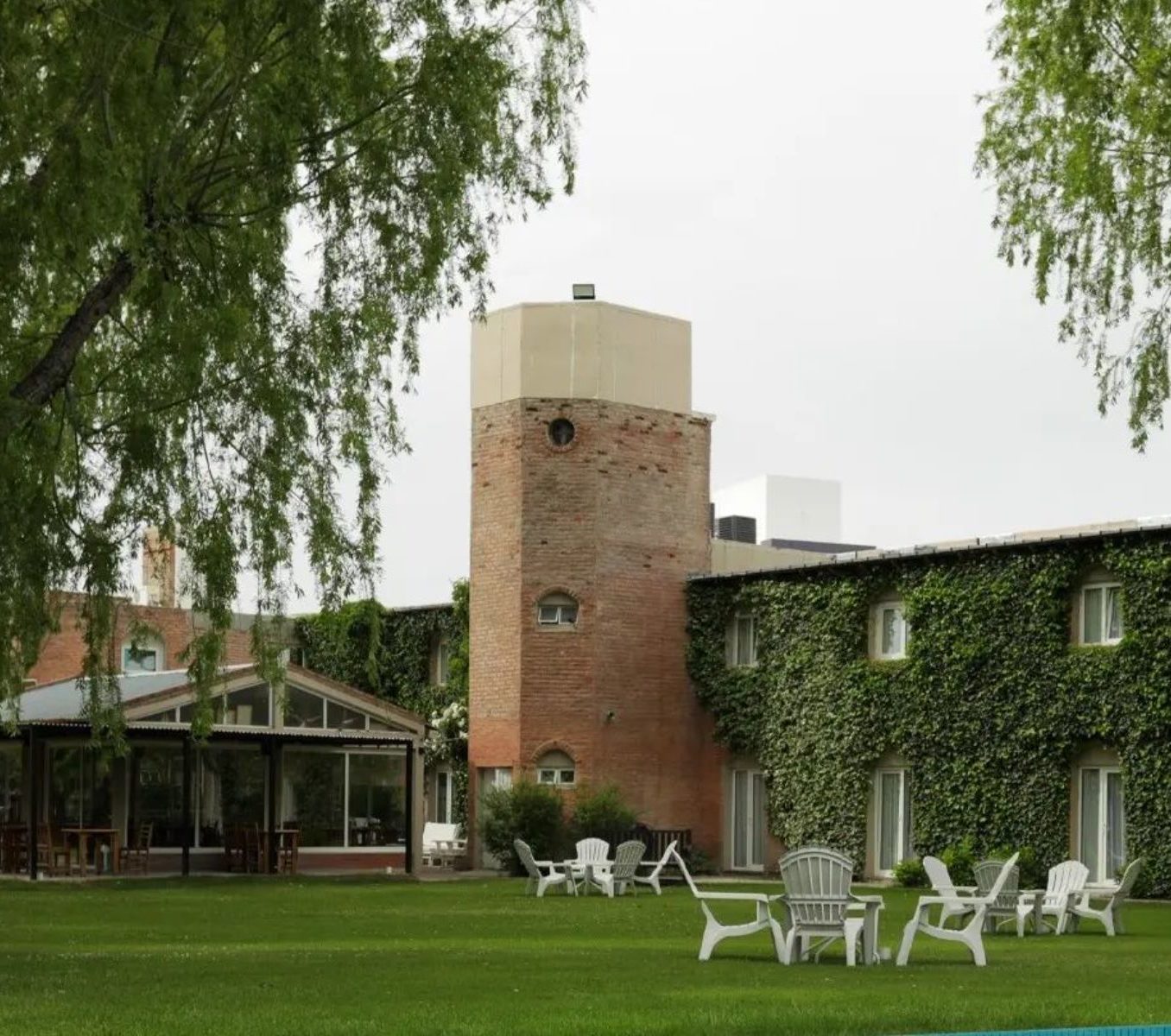 Rondreis Argentinie, Puerto Madryn La Posada de Madryn buitenaanzicht