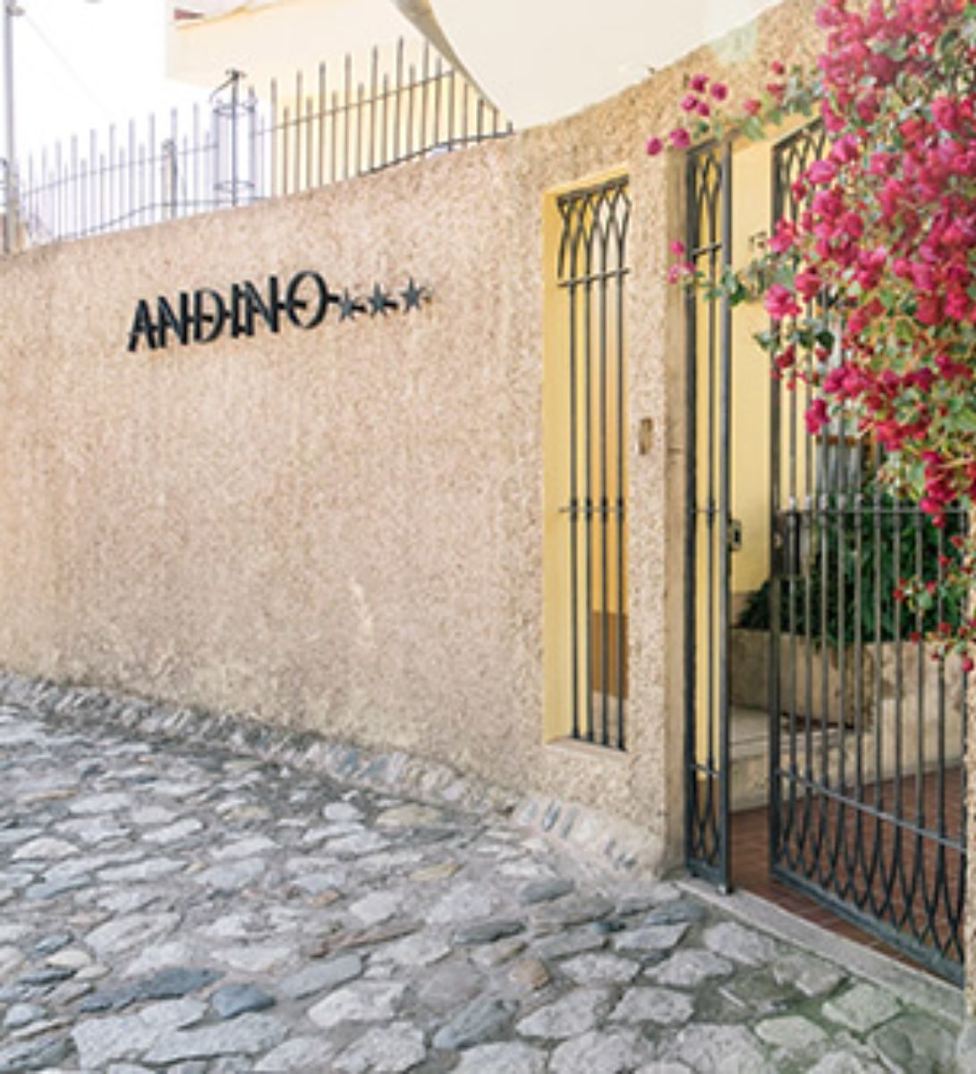 rondreis peru, huaraz, adino club buitenaanzicht
