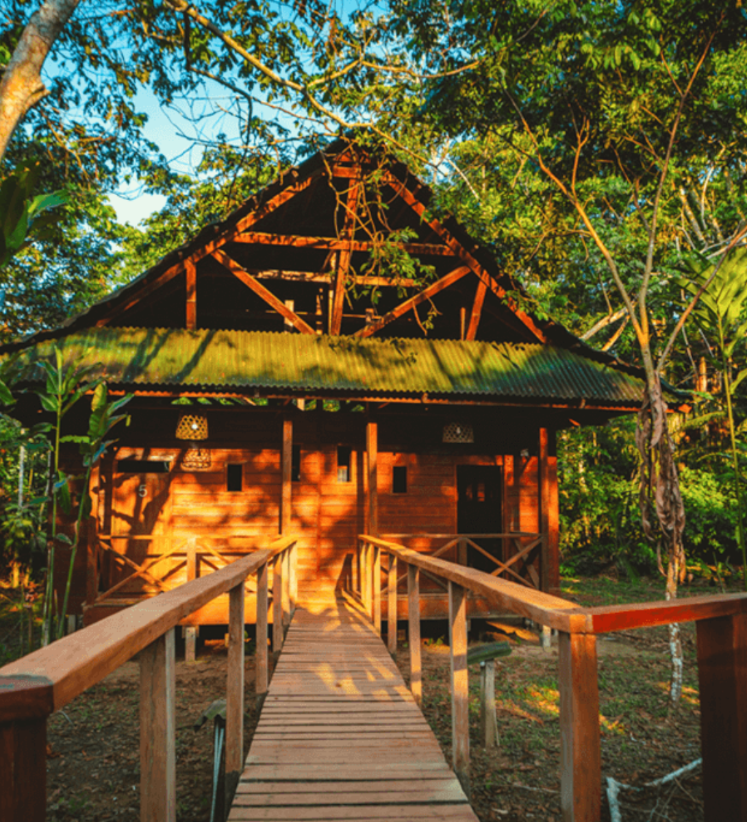 rondreis peru, puerto maldonado, nape lodge - buitenaanzicht