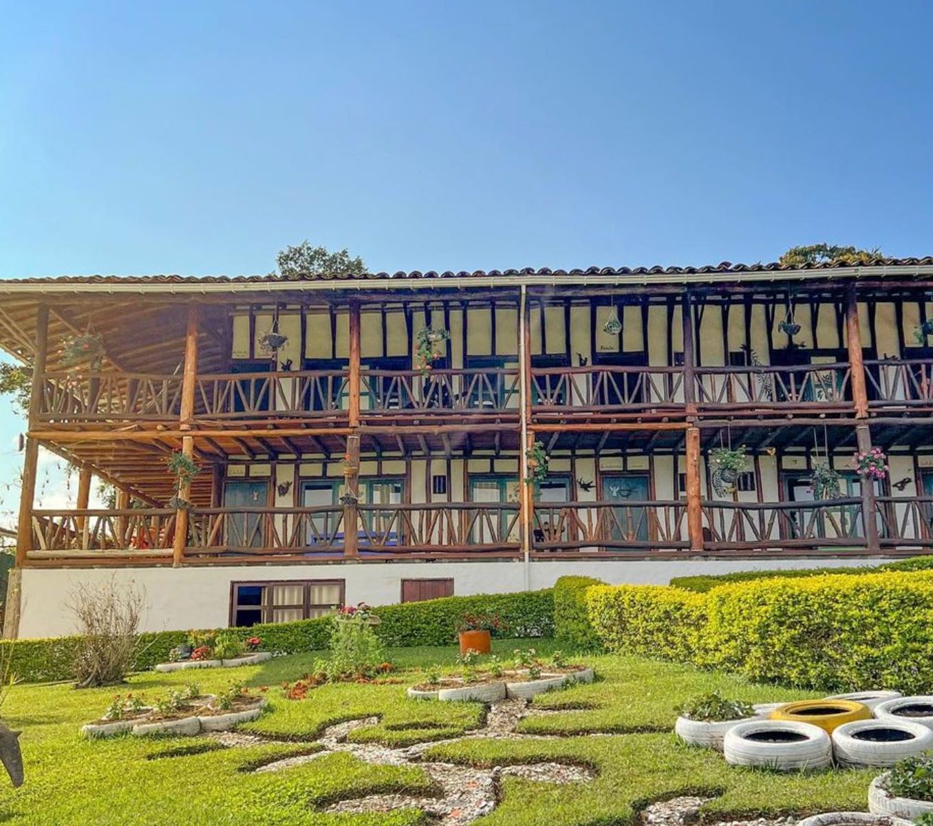 Rondreis Colombia,San Agustin, Akawanka lodge, buitenaanzicht
