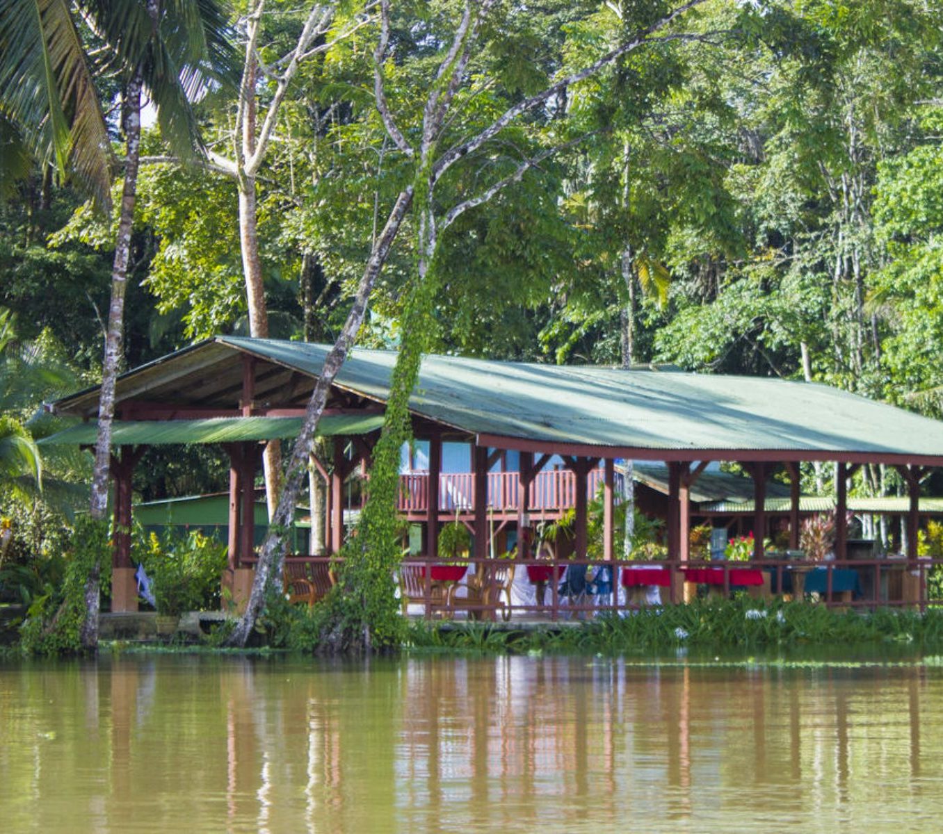 Rondreis Costa Rica,Barra de Pacuare, Lirio Lodge, restaurant