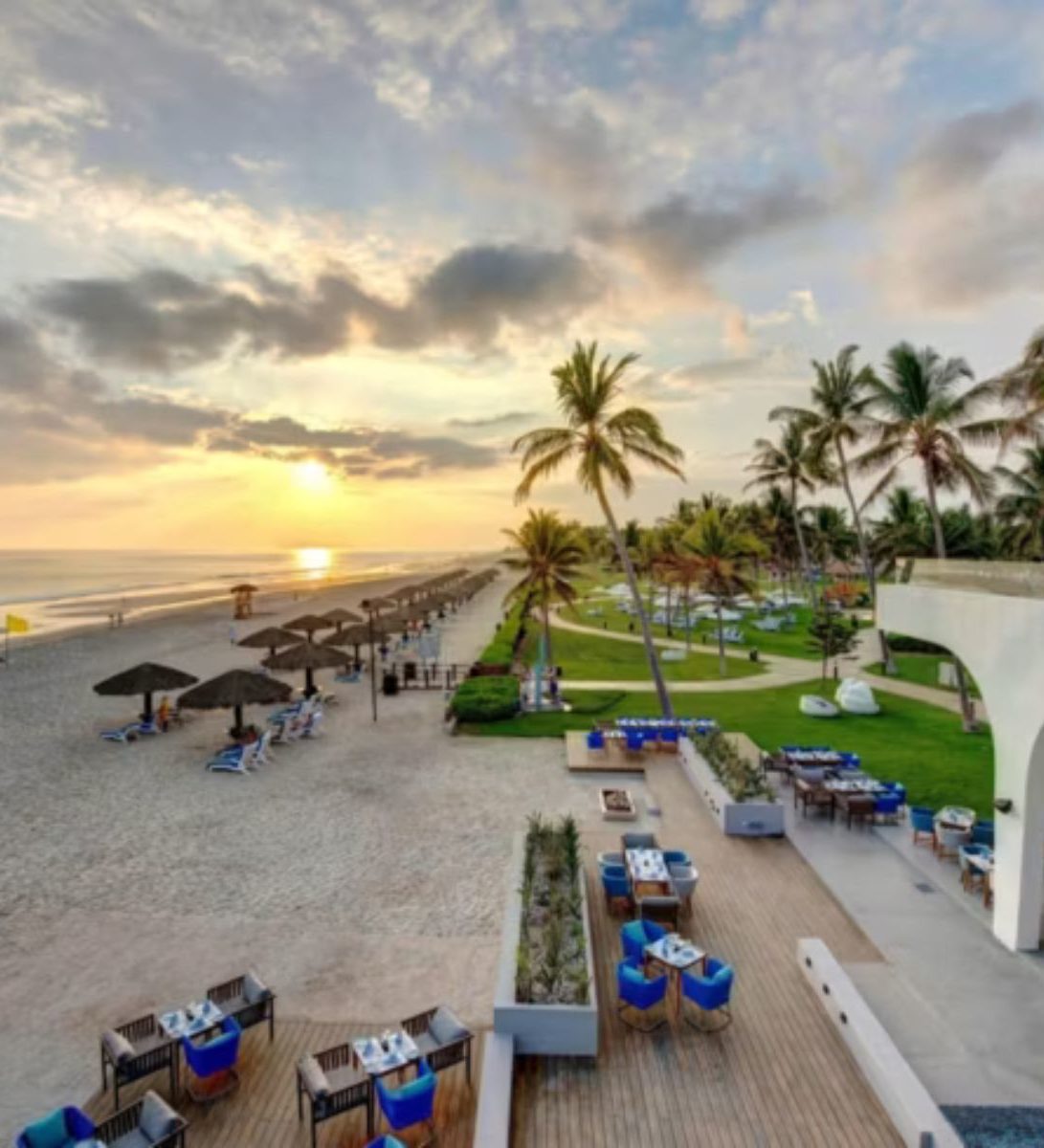Rondreis Oman, Salalah, Crowne Plaza Salalah, strand Rondreis Oman, Salalah, Crowne Plaza Salalah, strand