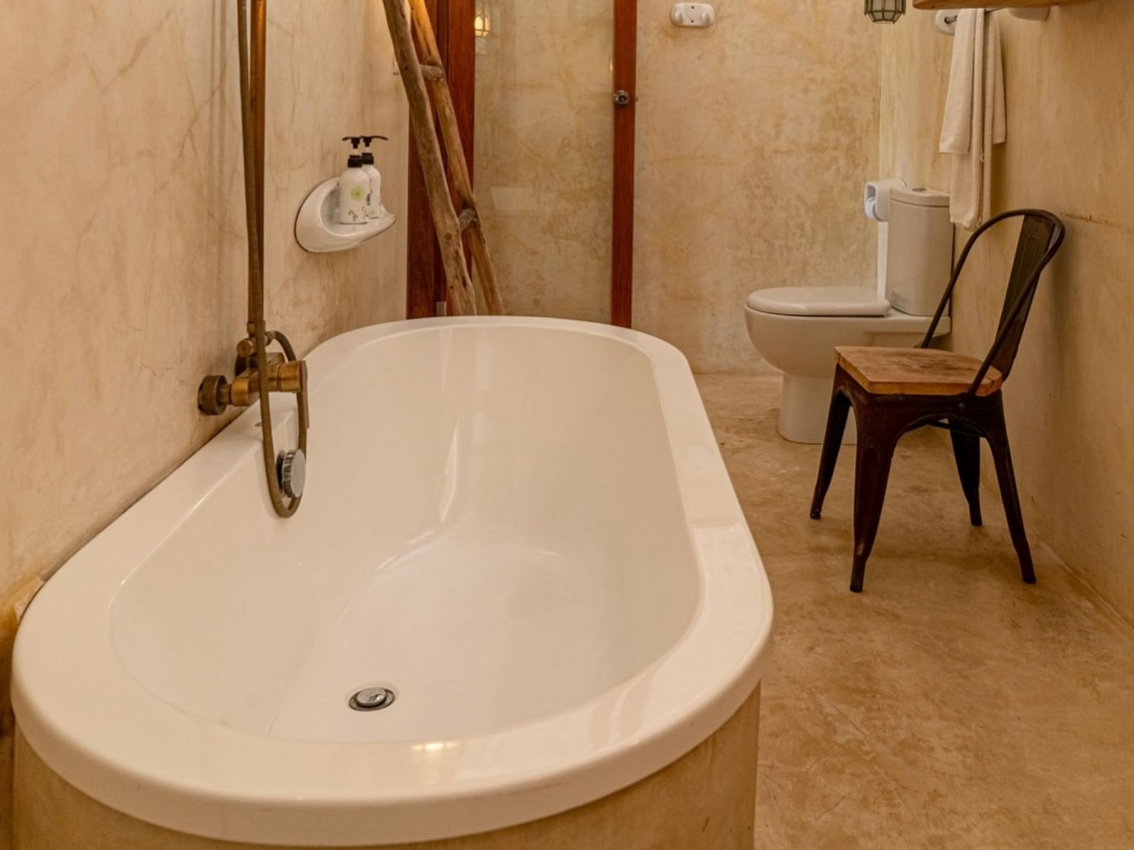 Rondreis, Zanzibar - Pingwe, Baladin Beach Hotel, badkamer