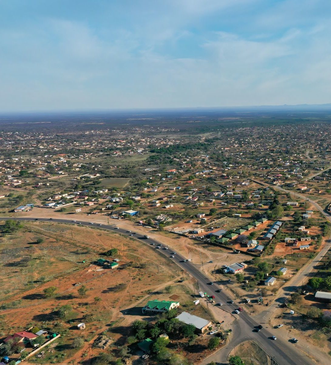 Rondreis Botswana, Serowe, bovenuitzicht van de stad Rondreis Botswana, Serowe, bovenuitzicht van de stad