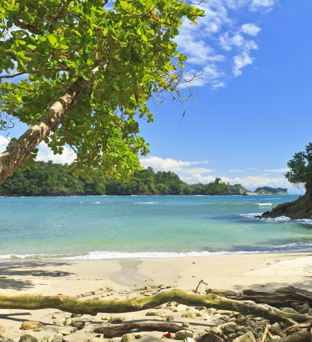 Rondreis Costa Rica, Manuel Antonio, strand en zee vanaf strand