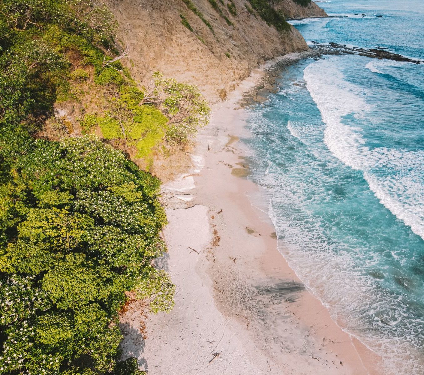 Rondreis Costa Rica, Sámara, bovenaanzicht strand