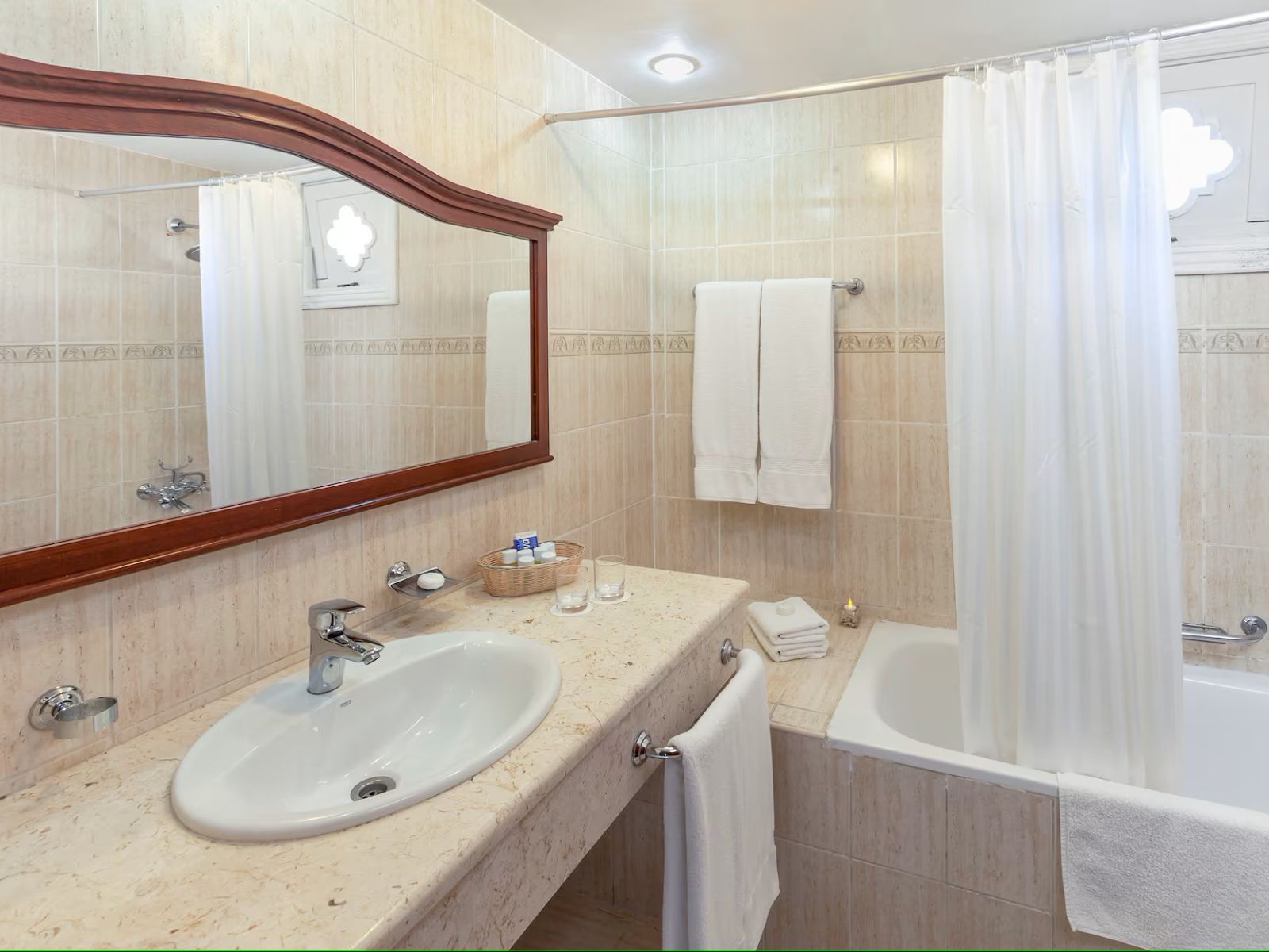 Rondreis Cuba, Cienfuegos, La Union, badkamer