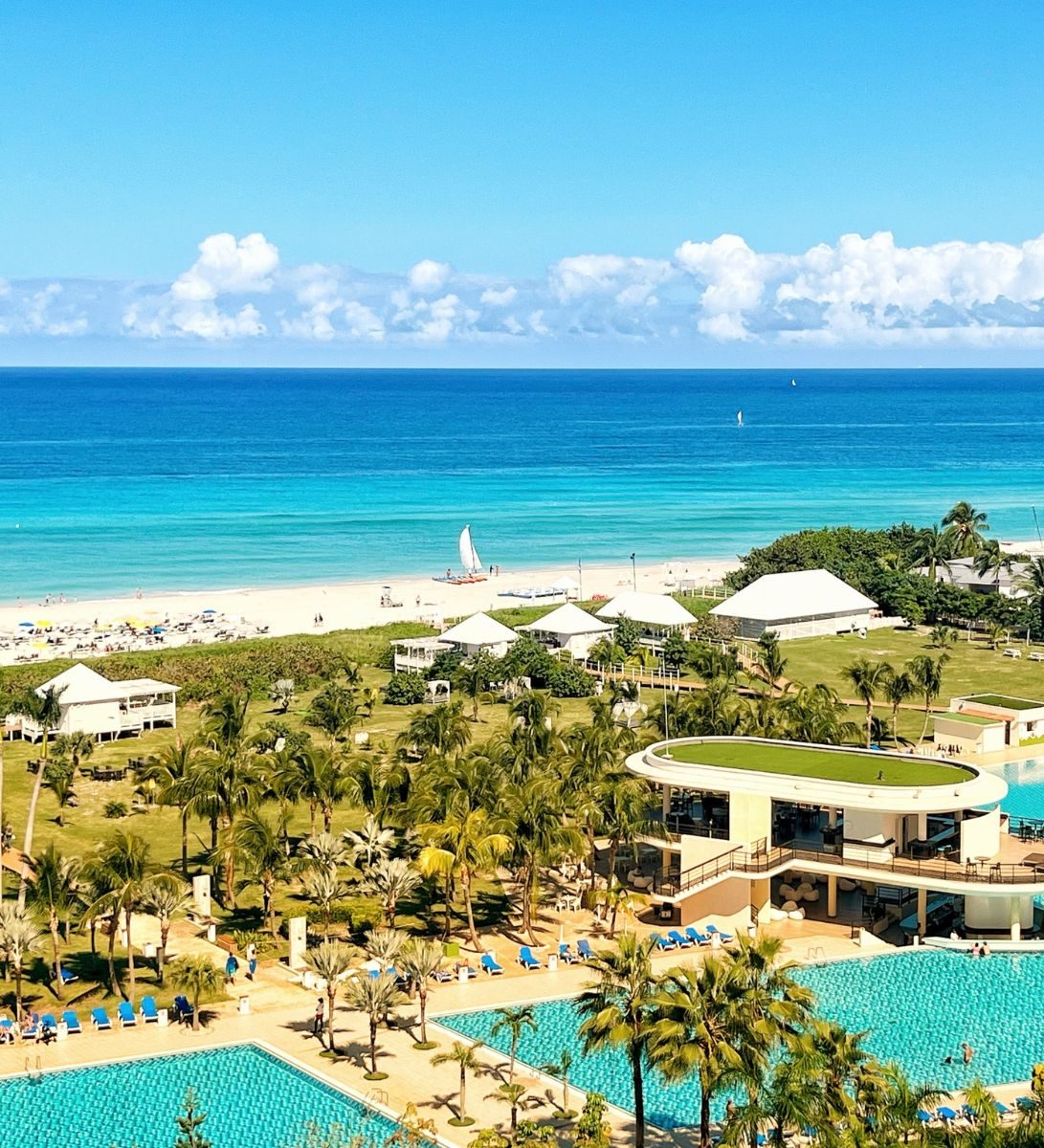 Rondreis Cuba, Varadero, Melia Internacional Varadero – bovenaanzicht zwembad Rondreis Cuba, Varadero, Melia Internacional Varadero - bovenaanzicht zwembad