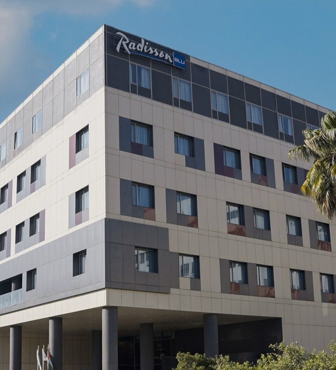 Rondreis Jordanië, Amman, Radisson Blu Amman Hotel, buitenaanzicht hotel Rondreis Jordanië, Amman, Radisson Blu Amman Hotel, buitenaanzicht hotel