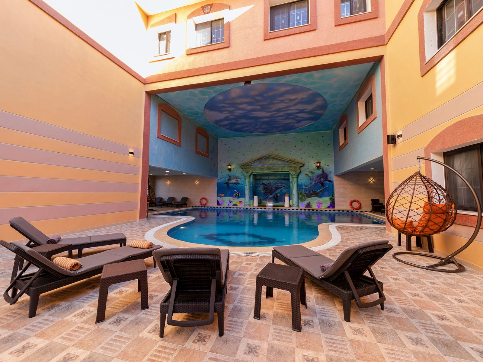 Rondreis Jordanië, Petra, Petra Canyon Hotel - zwembad