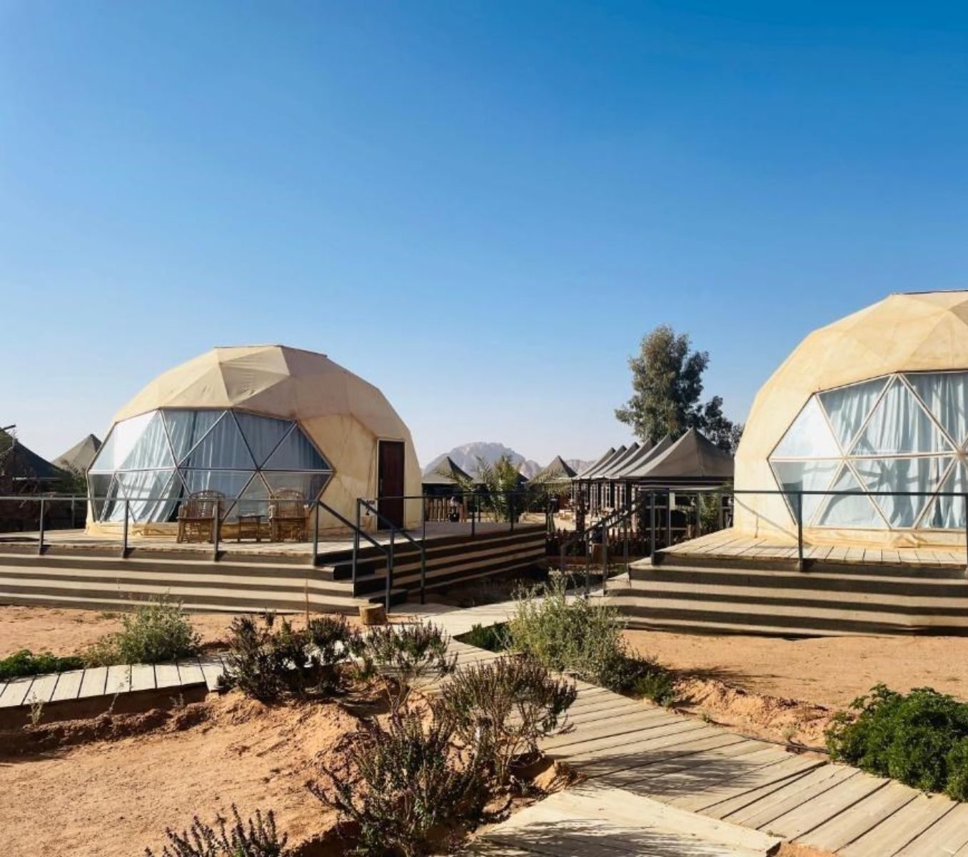 Rondreis Jordanië, Wadi Rum, Hasan Zawaideh Camp - buitenaanzicht martian tents