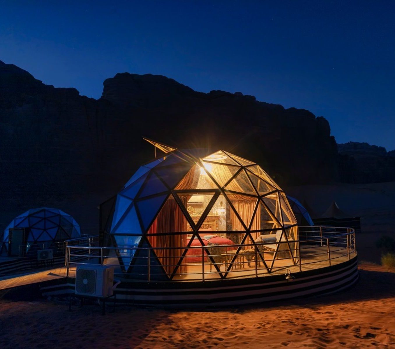 Rondreis Jordanië, Wadi Rum, Memories Aicha Camp, buitenaanzicht tent