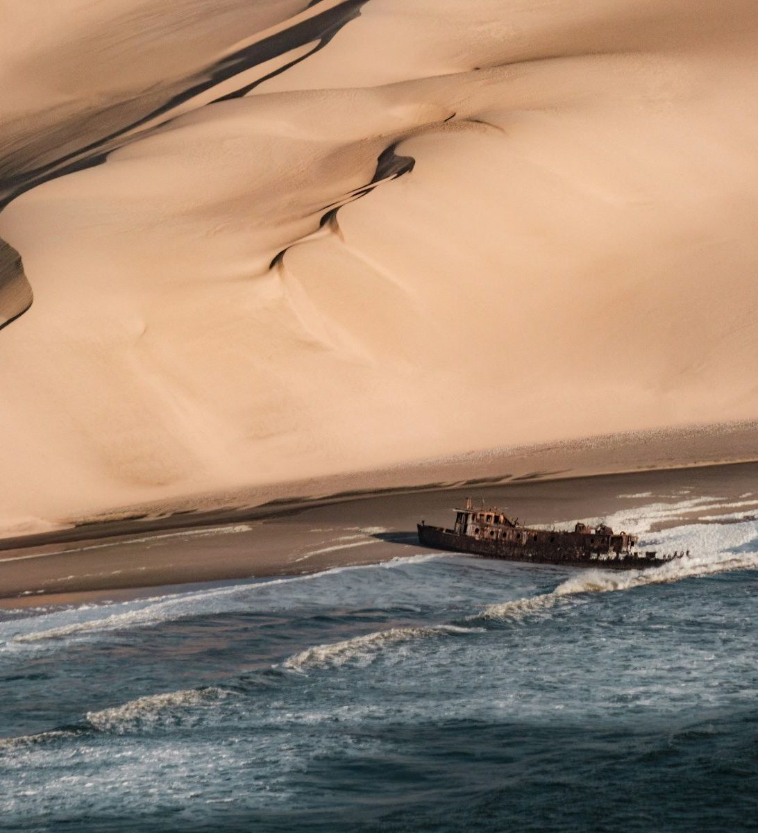 Rondreis Namibië, Skeleton Coast, strand met scheepswrak
