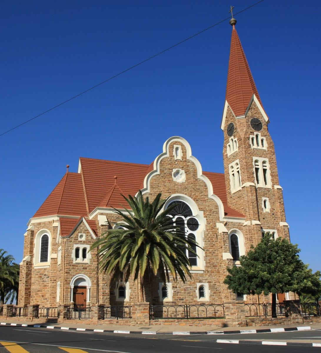 Rondreis Namibië, Windhoek, kerk zijaanzicht links