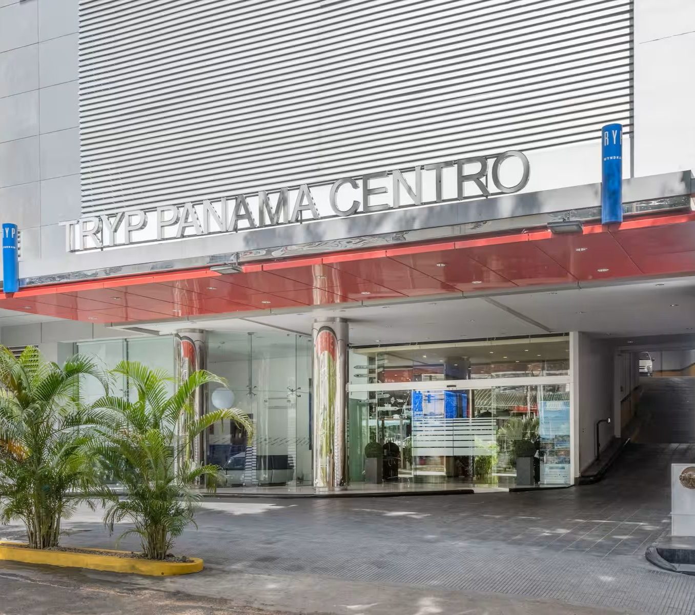 Rondreis Panama, Panama stad, Tryp Panama Centro, buitenaanzicht