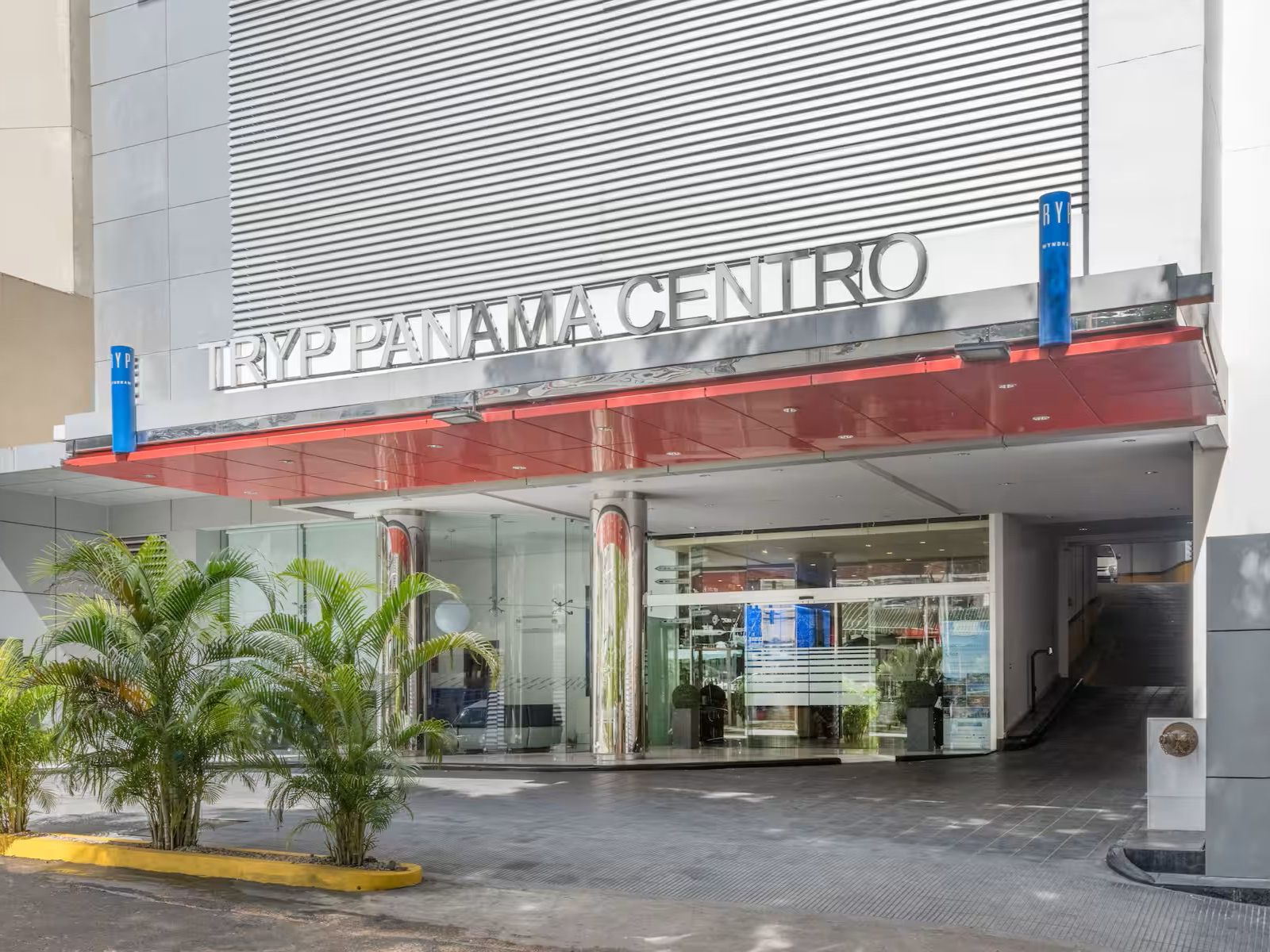 Rondreis Panama, Panama stad, Tryp Panama Centro, buitenaanzicht