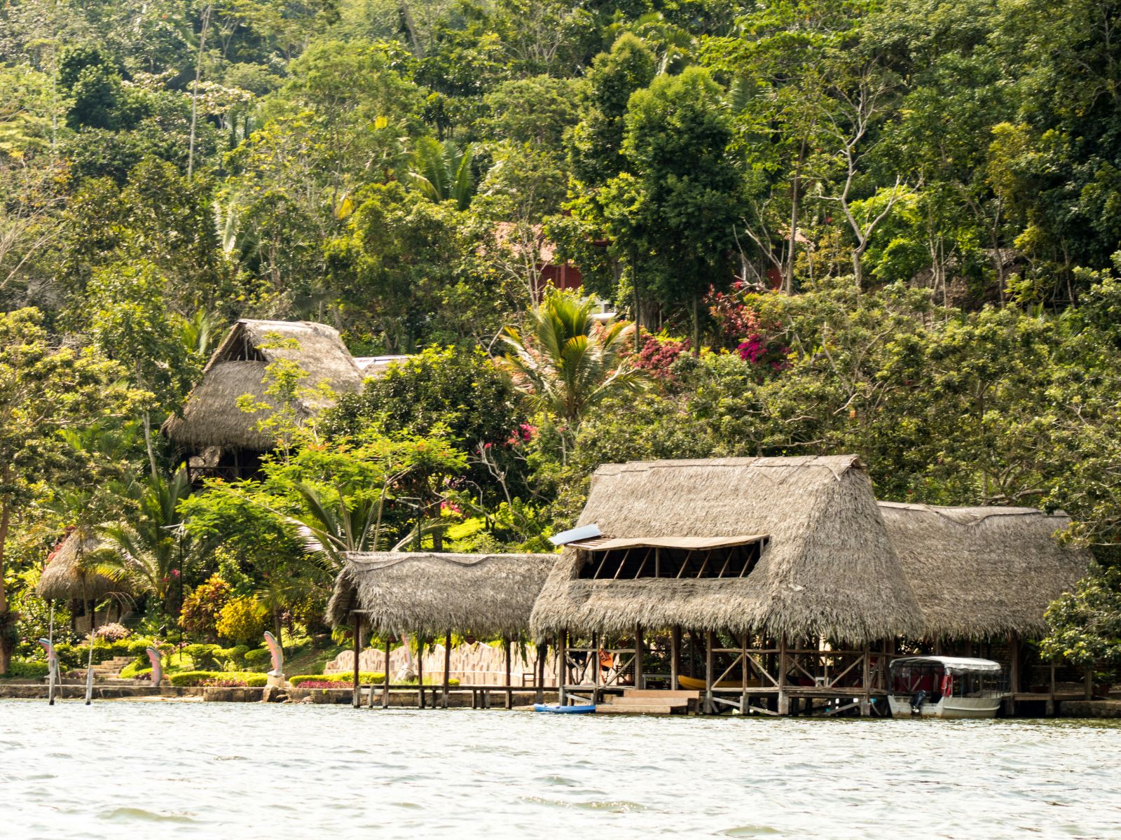 Rondreis Peru, Tarapoto, jungle hut aan de rivier
