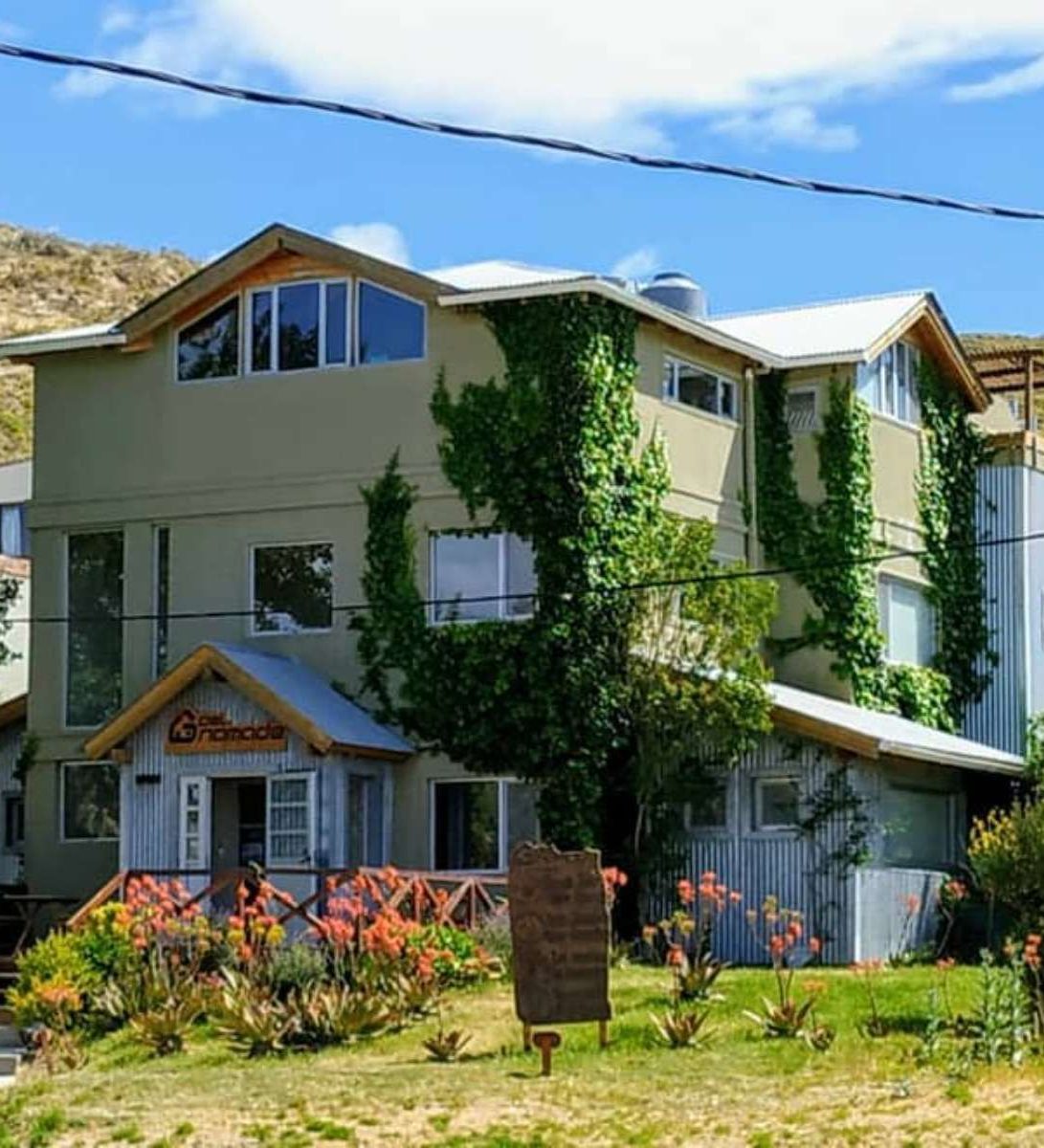 rondreis argentinie puerto piramides del nomade eco hotel vooraanzicht