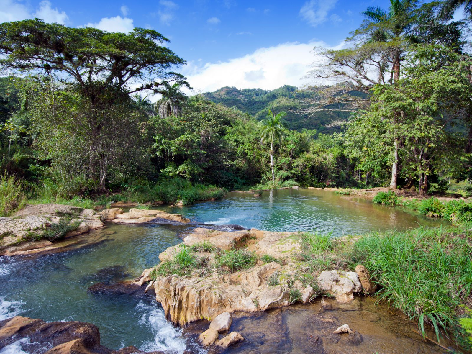 Rondreis Cuba, Soroa, waterplas in de jungle