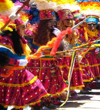 Rondreis Bolivia, Oruro carnaval, groep dansers Rondreis Bolivia, Oruro carnaval, groep dansers
