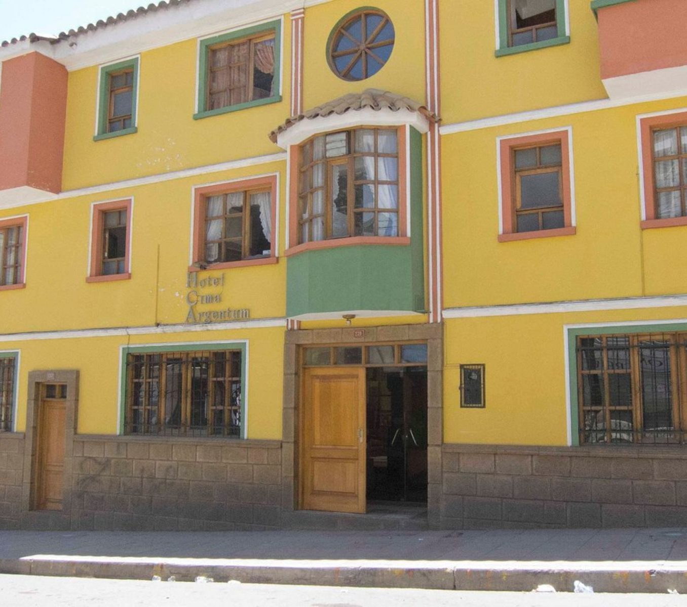 Rondreis Bolivia, Potosi, Cima Argentum, vooraanzicht hotel