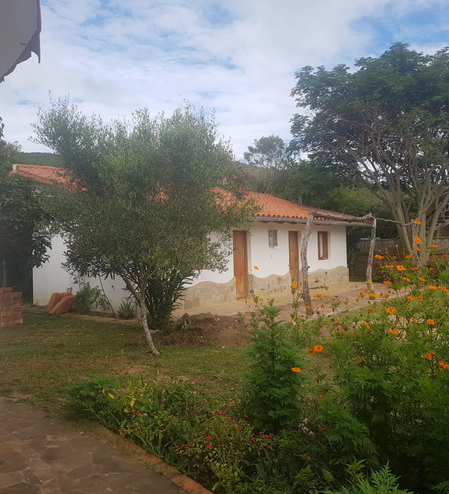Rondreis Bolivia, Samaipata, Yvy Casa Hotel, buitenaanzicht huisje Rondreis Bolivia, Samaipata, Yvy Casa Hotel, buitenaanzicht huisje