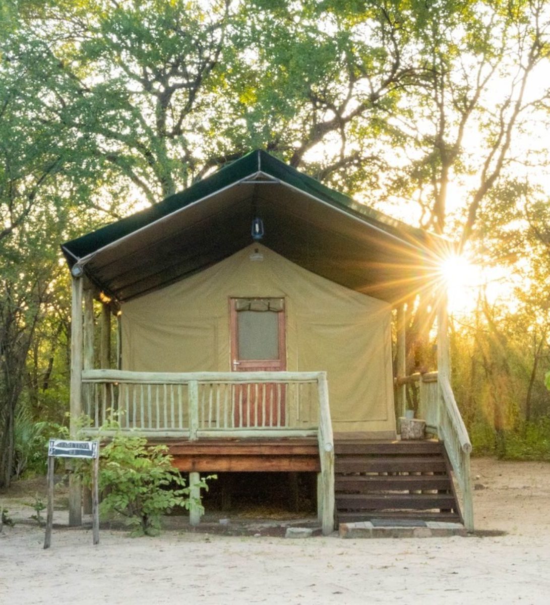Rondreis Botswana, Nata, Nata Lodge, vooraanzicht lodge