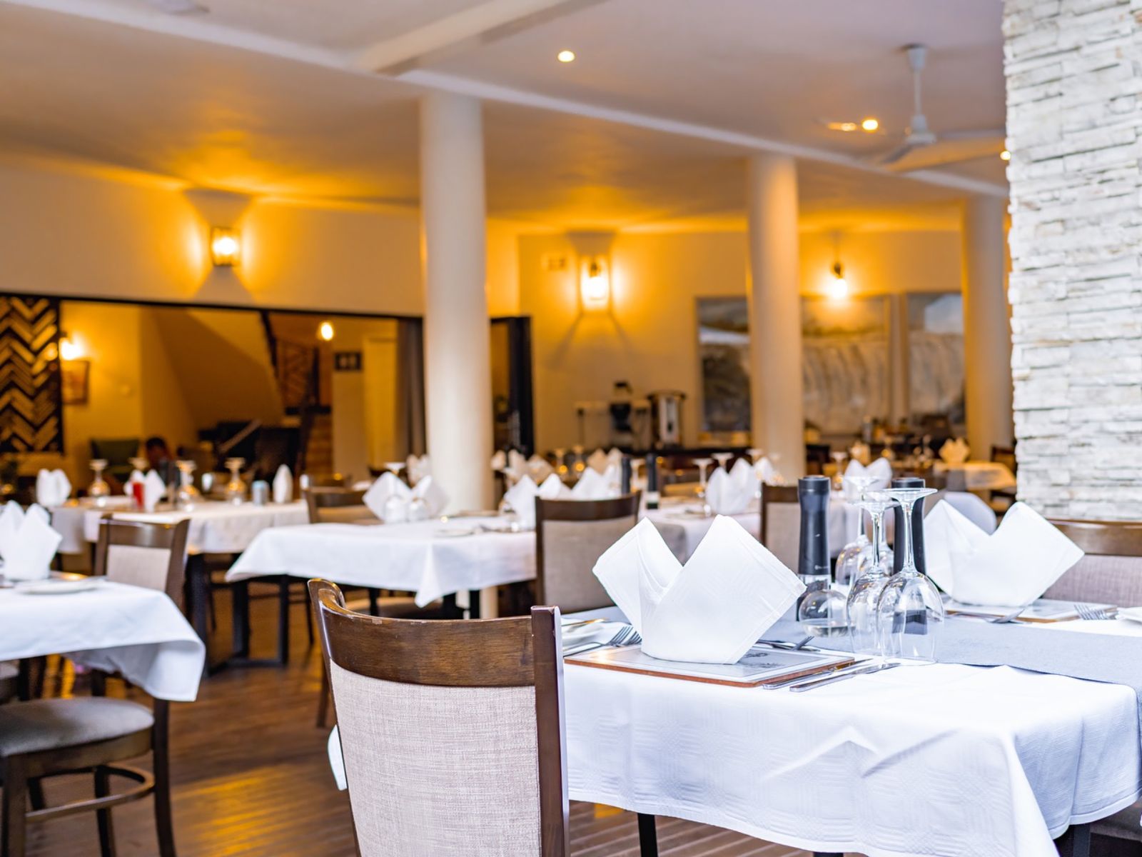 Rondreis Botswana, Vic Falls, Nkosi Guest Lodge, restaurant