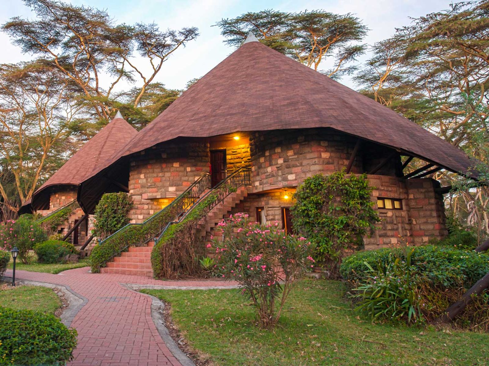 Rondreis Kenia, Lake Naivasha, lake Naivasha Sopa Resort, buitenaanzicht verblijf