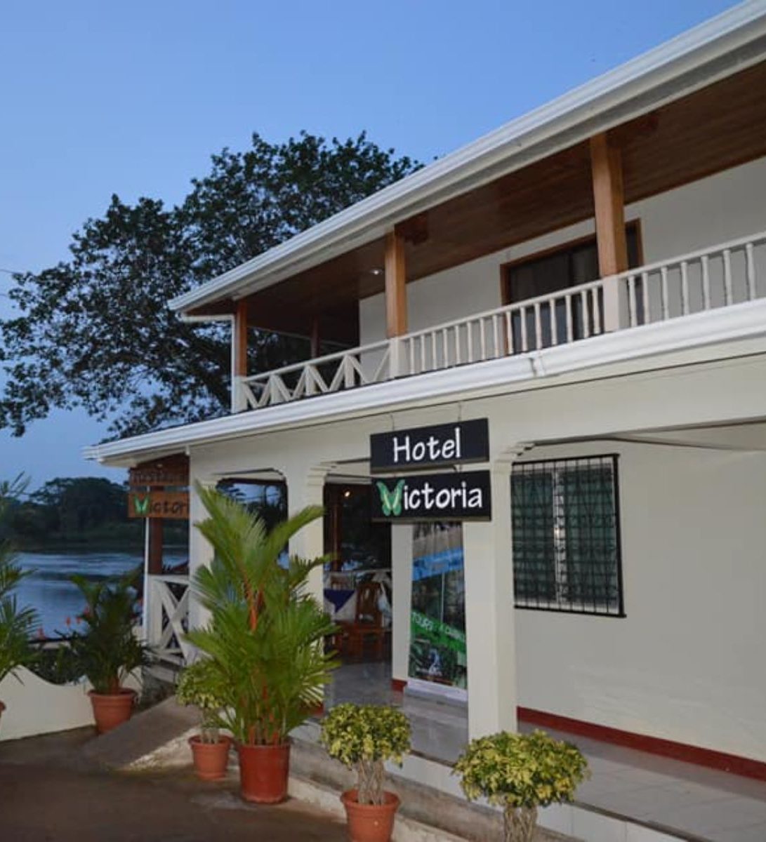 Rondreis Nicaragua, El Castillo Rio San Juan, Hotel Victoria, buitenaanzicht