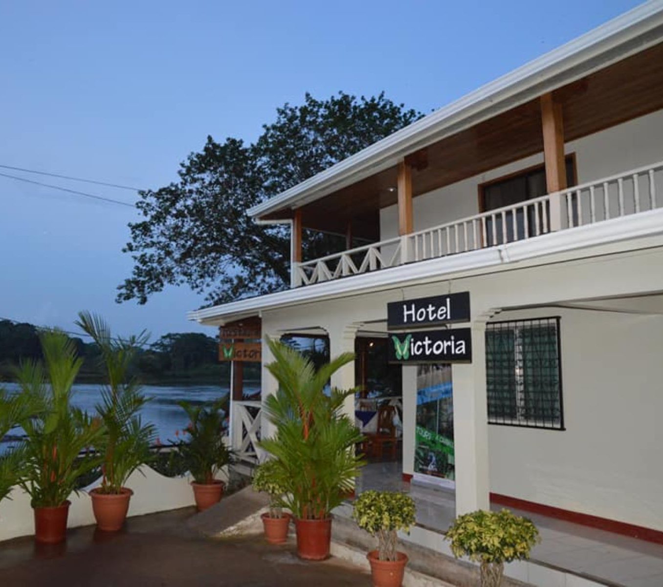 Rondreis Nicaragua, El Castillo Rio San Juan, Hotel Victoria, buitenaanzicht