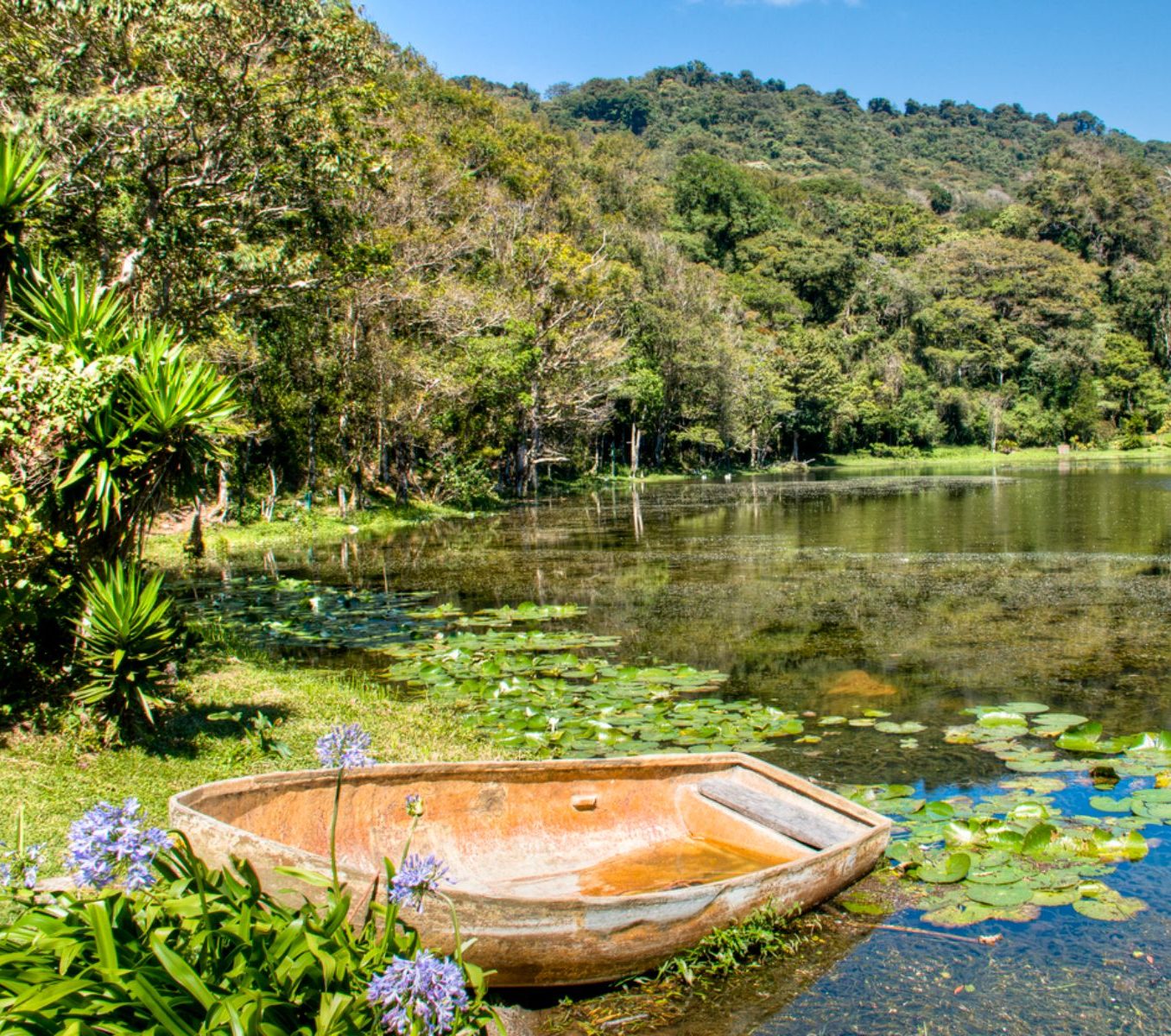 Rondreis Nicaragua, Selva Negra, Matagalpa, bootje op een meer