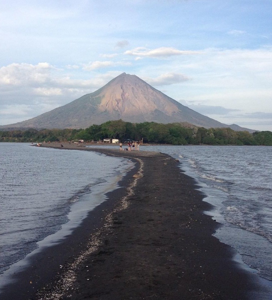 Rondreis Nicaraqua, Isla de Ometepe, pad door het water