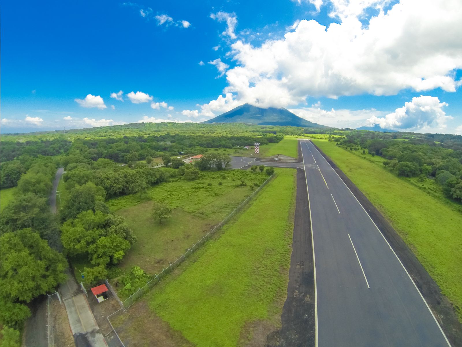 Rondreis Nicaraqua, Isla de Ometepe, vliegveld