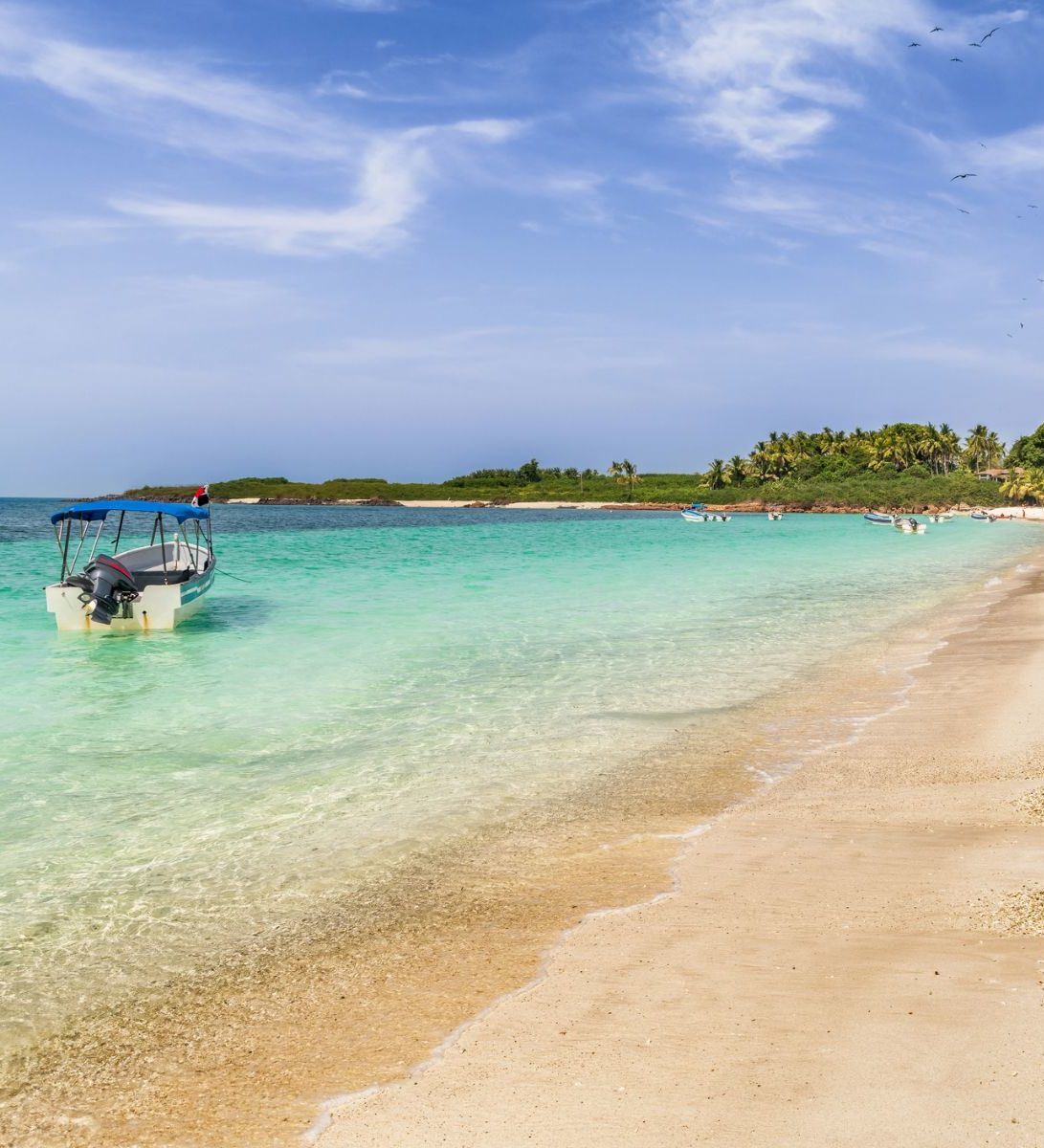 Rondreis Panama, Azuero schiereiland, strand bij Iguana Island aan de Stille Oceaan Rondreis Panama, Azuero schiereiland, strand bij Iguana Island aan de Stille Oceaan