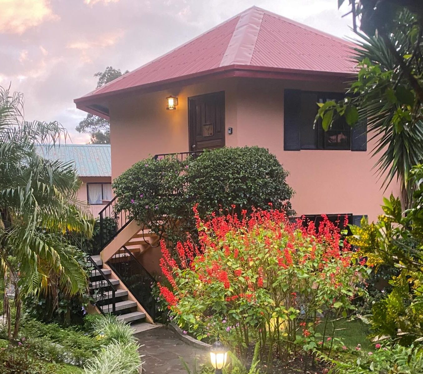 Rondreis Panama, Boquete, Garden Inn, buitenaanzicht accommodatie