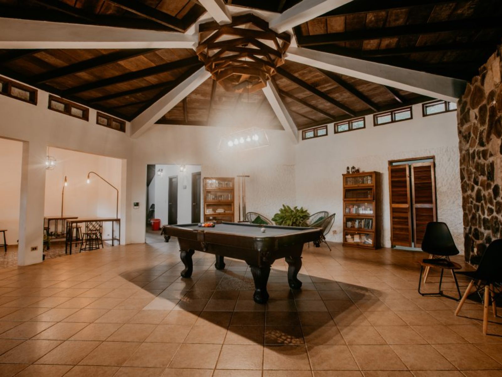 Rondreis Panama, El Valle de Antón, The Golden Frog Inn, gezamenlijke ruimte