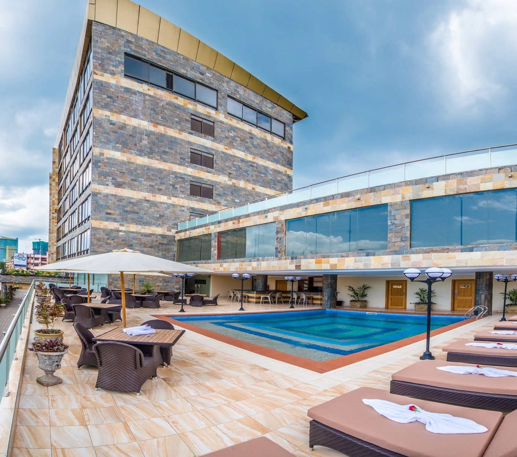 Rondreis Tanzania, Dar Es Salaam, CBD Hotel, buitenaanzicht