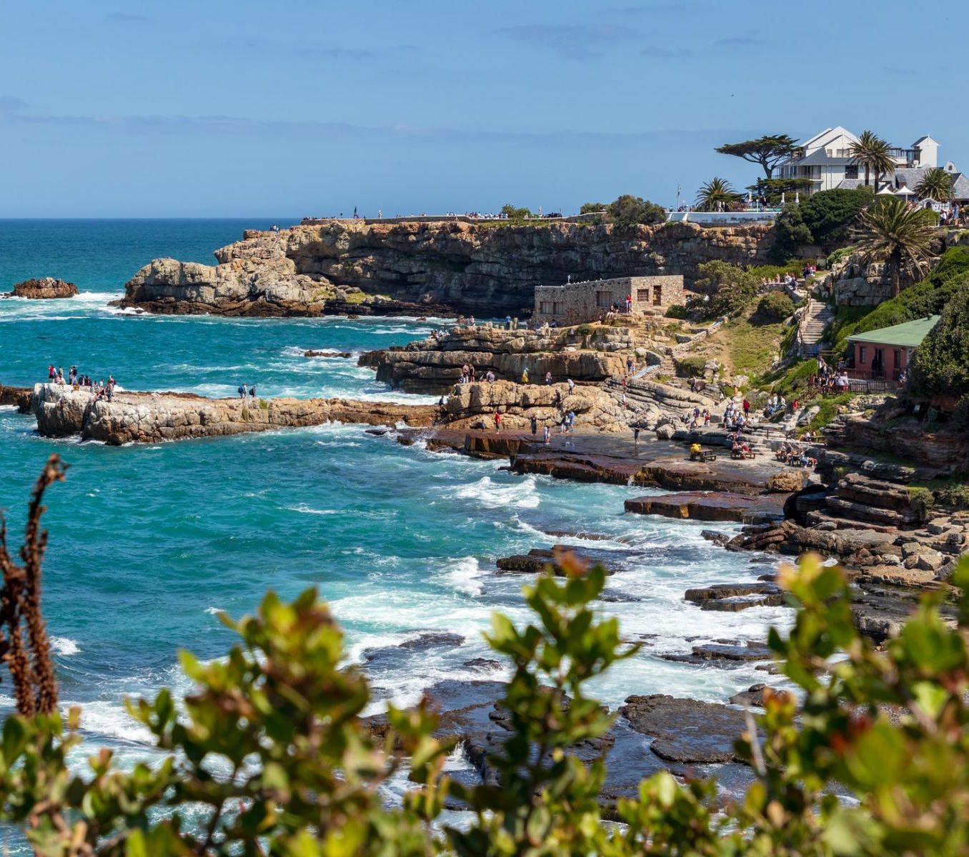 Rondreis Zuid-Afrika, Hermanus, Klif met huizen