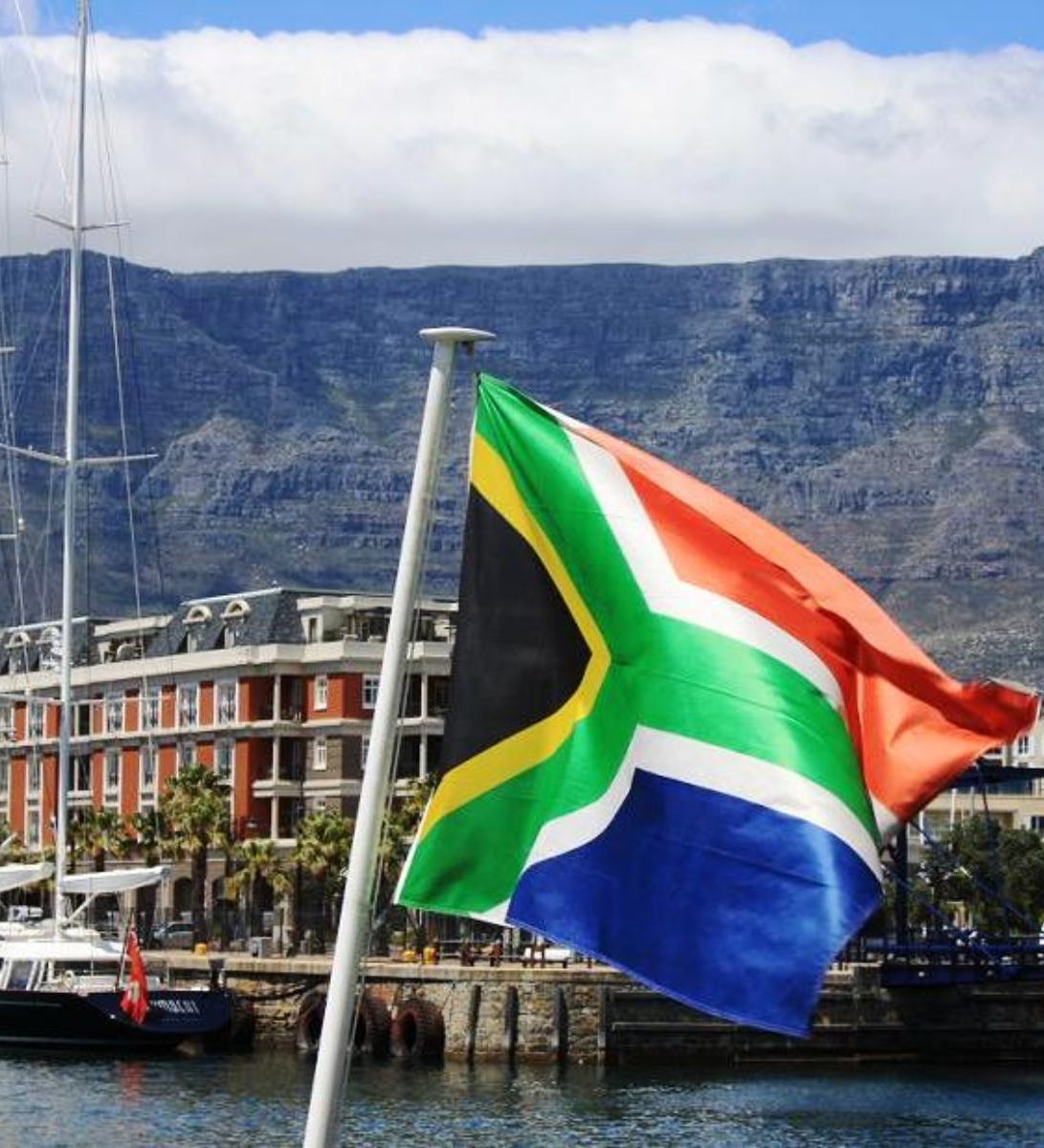 Rondreis Zuid- Afrika, Kaapstad, vlag met stad op achtergrond